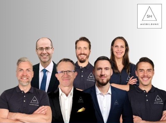 Teamfoto mit professionellen Ausbildern der SH Ausbildung Bosse Lüth GbR